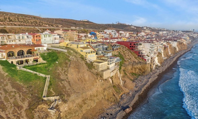 Playas De Tijuana House | Oceanfront Bliss in Playas de Rosarito 4BR Villa w/Wi-Fi, A/C & Stunning Views