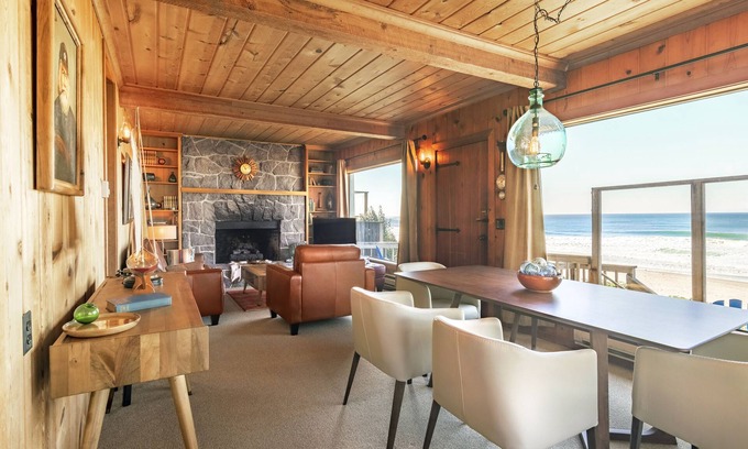 Roads End House | Oceanfront Beach Cottage w/High-End Mid-Century Furnishings in Roads End