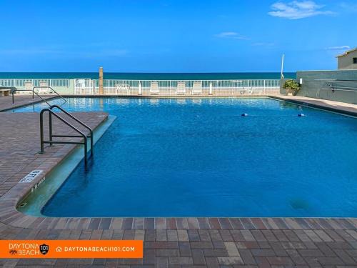 East Daytona Apartment | Oceanfront building with studio