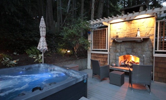 Ganges House | Oceanfront Estate on Salt Spring Island. Private dock, quiet bay, close to town.
