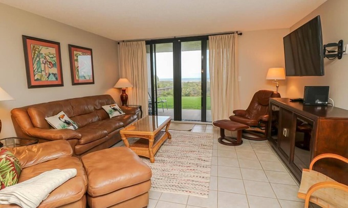 Butler Beach Apartment | Oceanfront Charm in Barefoot Trace 114