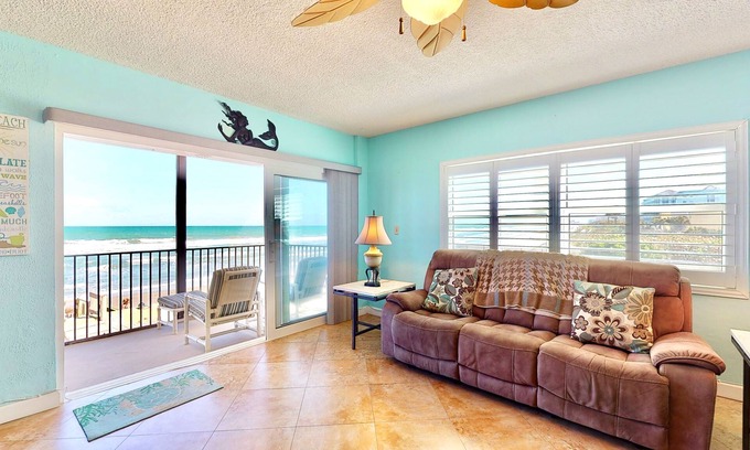 South Patrick Shores Condo | Oceanfront condo with stunning ocean view & screened balcony - near the beach