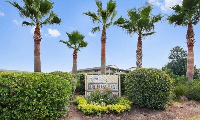 Tybee Island Condo | Oceanfront Condo Charming 2 bedroom 2 baths with direct beach access.