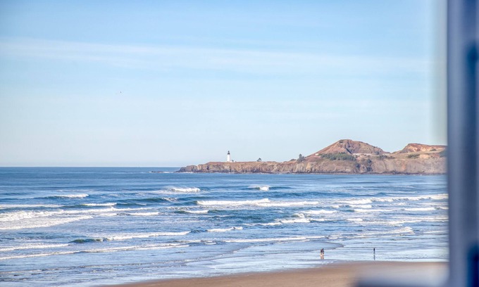 Newport Condo | Oceanfront Condo in the Heart of Nye Beach-Steps to the Best Restaurants!