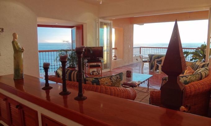 South Shore Hotel Area Condo | Oceanfront Condo On The Beach With Panoramic Views
