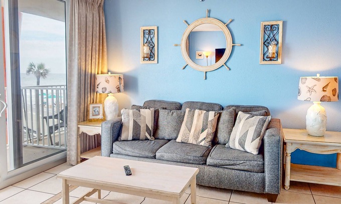 Lenox Park Condo | Oceanfront condo with pool, hot tub, balcony, game room, and fitness room