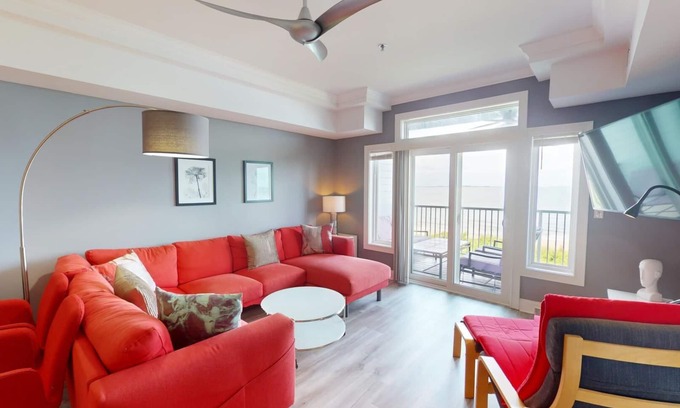 Tybee Island Condo | Oceanfront condo w. resort amenities - including a community pool.