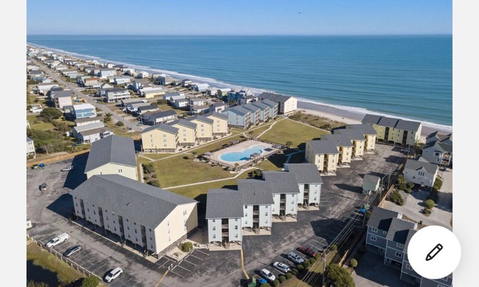 Surf City Condo | Oceanfront Condo w/Views, Pool + Parking