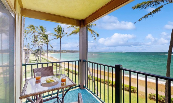 Kapaa Condo | Oceanfront condo with pool, hot tub, sauna, tennis, BBQ, putting green, & lanai