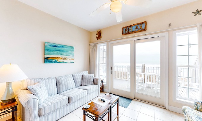 Hatteras Condo | Oceanfront condo with outdoor pool, hot tub & pool table - near beach access