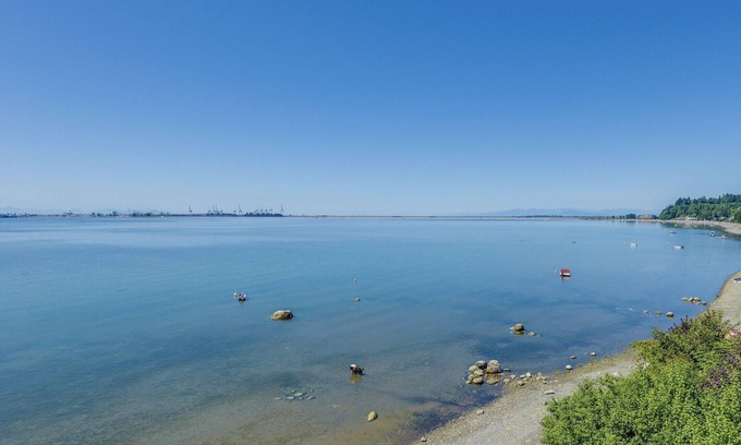 Delta House | Oceanfront Contemporary House Tsawwassen Metro Vancouver - Beach Access