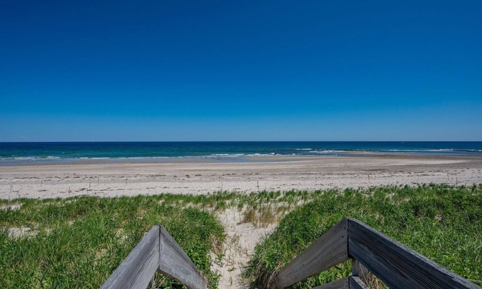 East Sandwich Cottage | Oceanfront cottage in Cape Shore Village, a private Association on Cape Cod Bay
