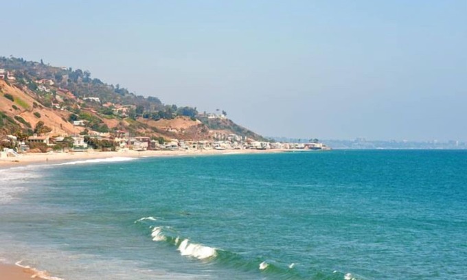 Eastern Malibu Apartment | Oceanfront Cottage on Carbon Beach -Sea Lion