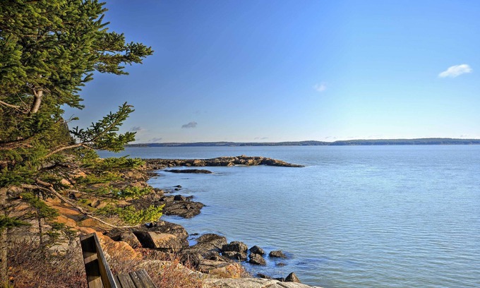 Milbridge Cottage | Oceanfront Cottage on 2 Acres - 4 Miles to Town!