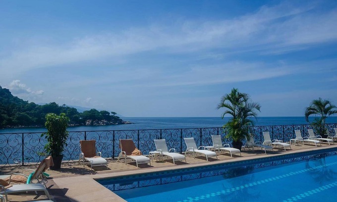 South Shore Hotel Area Condo | Oceanfront Deluxe Condo.Steps to Sandy Beach! Whale Watching