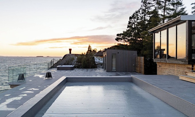 Stavsnas House | Oceanfront Escape with Sauna & Jacuzzi