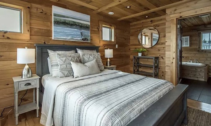 Cows Bay House | Oceanfront Estate with hot tub and gym