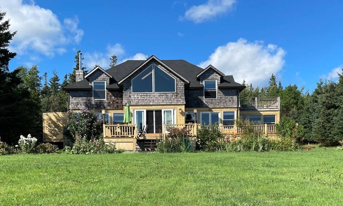 Red House House | Oceanfront family vacation home on peaceful Howe Bay