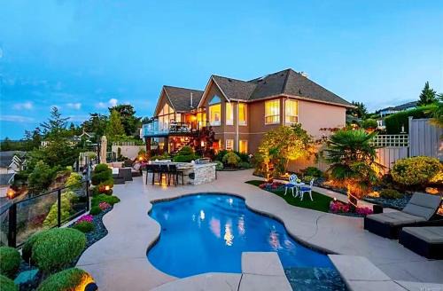 Regional District of Nanaimo Villa | Oceanfront Gated villa