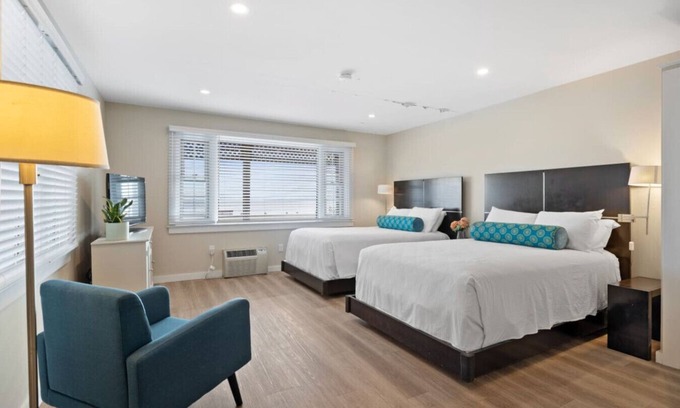 Falmouth Apartment | Oceanfront Getaway | 2 Double Beds & Kitchenette