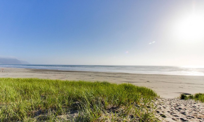 Gearhart Condo | Oceanfront getaway close to Gearhart Golf Links , no pets