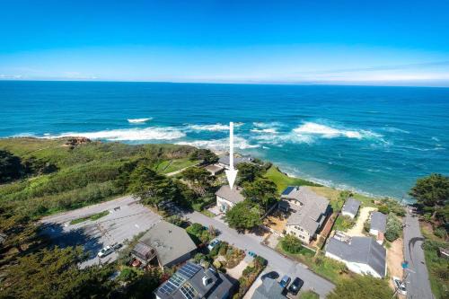 Montara House | Oceanfront Home Retreat w Breathtaking Views of Fitzgerald Marine Reserve