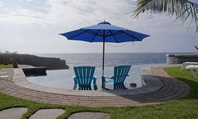 Captain Cook House | Oceanfront Home with Pool ‘The Cove at Milolii'
