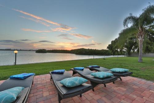 Vamo House | Oceanfront home with sunset views of Sarasota Bay and heated pool