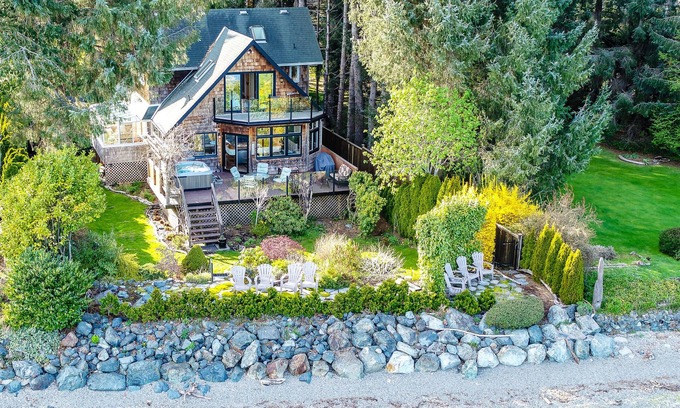Sooke House | Oceanfront House with Hot Tub