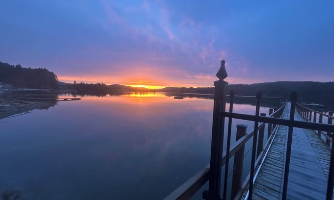 Sooke Hotel | Oceanfront Inn: Private Boardwalk, Beach Access, & Free Kayaks!
