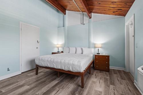Fort Pierce House | Oceanfront Inn Room #15- Inlet View- King Bed