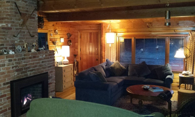Beachcomber Cabin | Oceanfront log cabin with sweeping ocean, mountain and sunset vistas
