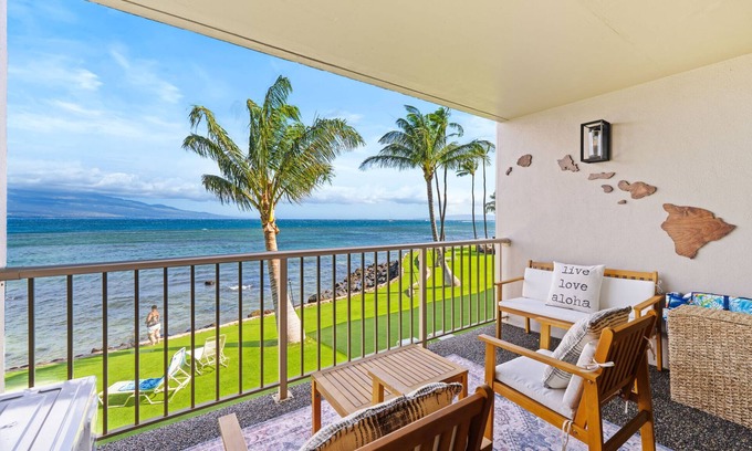 Maalaea Condo | Oceanfront Maalaea Harbor Two Bedroom Condo within walking distance to beach