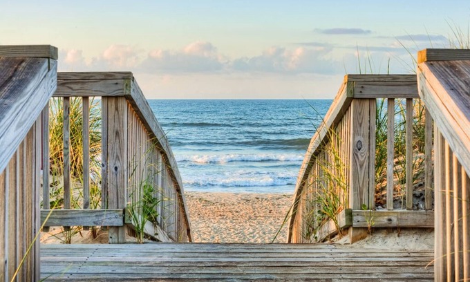 Hatteras Cottage | Oceanfront Margaritaville Cabana - perfect for 2
