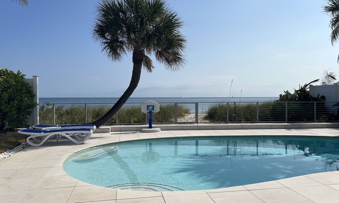 Lauderdale Beach House | Oceanfront Oasis