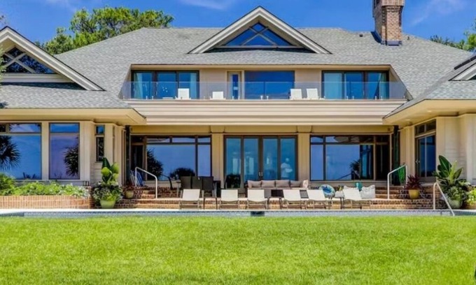 Beach Lagoon House | Oceanfront Paradise:Luxurious 8-Bedroom Home with Pool and Spectacular Views!