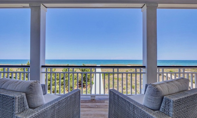 Wrightsville Beach House | Oceanfront Paradise: Direct Beach Access, Media Room and Nearby Hotspots!