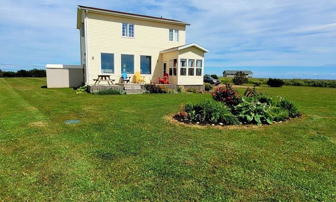 Chelton House | Oceanfront - PEI Beach House by the Bay - 4 Star - Great Location