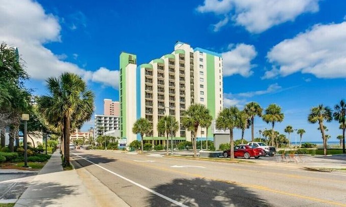 Myrtle Beach Apartment | Oceanfront Private Balcony Condo at Meridian Plaza