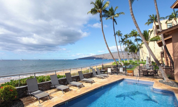 Kihei Condo | OCEANFRONT RESORT - WE ARE ON THE WATER! - Kihei Sands Beachfront Condos - B4