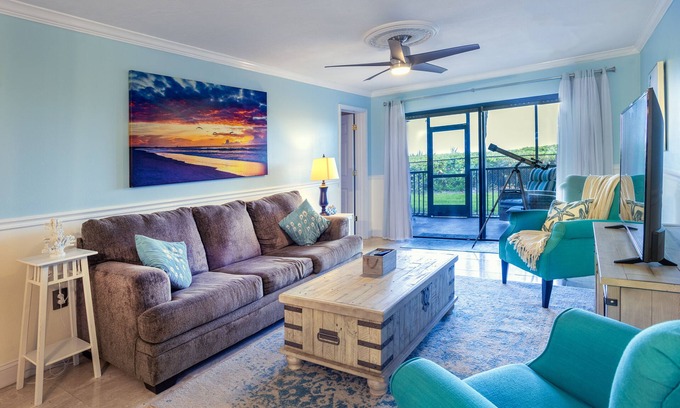 Chandler Park Apartment | Oceanfront retreat with pool and sauna access, patio, deep tub - dog-friendly