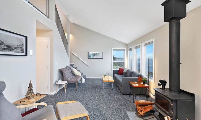 Buckley Bay House | Oceanfront Retreat in Buckley Bay