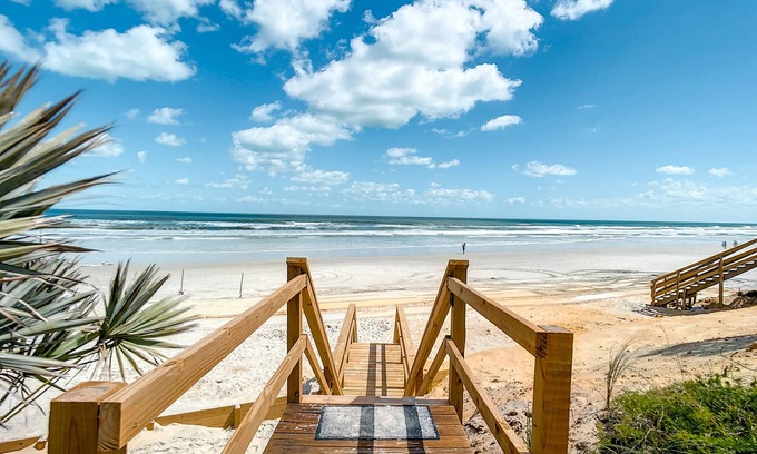 Sea Dunes Condo | Oceanfront Sailfish A3 | Large Deck & Steps to Car-Free Beach