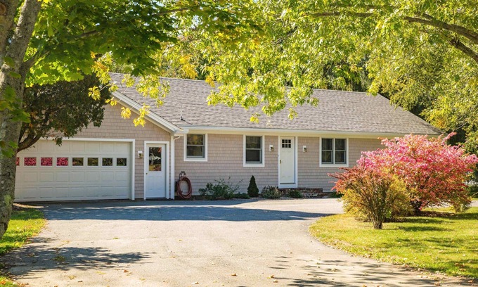 Glen Cove House | Oceanfront -Samoset Road, Rockland ME (Across from the Samoset Resort)