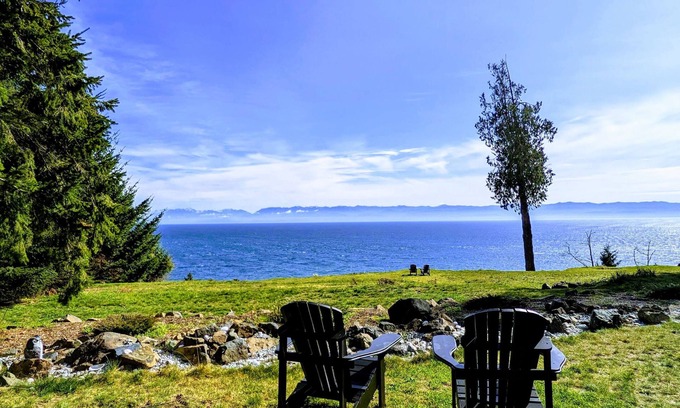 Shirley Cottage | Oceanfront, sauna, soaker tub, outdoor shower, private, fireplace, BBQ, adults.