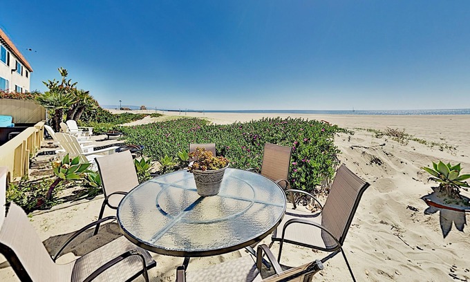 Playa Del Rey House | Oceanfront Silicon Beach Retreat w/ Private Balcony: Near LAX Airport