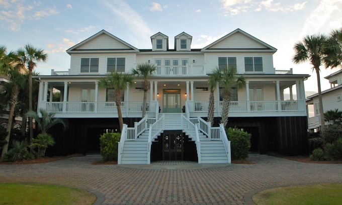 Isle of Palms House | Oceanfront/Sleeps 28/Firefly/Pool/Elevator/Great for Large Families