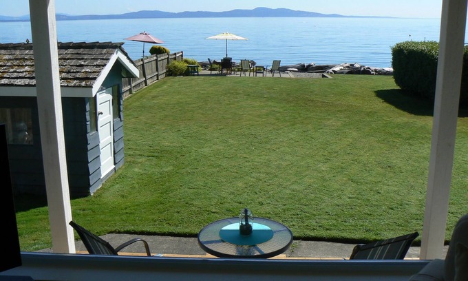 Cordova Bay House | OCEANFRONT SUITE ON WALK ON SANDY BEACH WITH INCREDIBLE VIEWS.