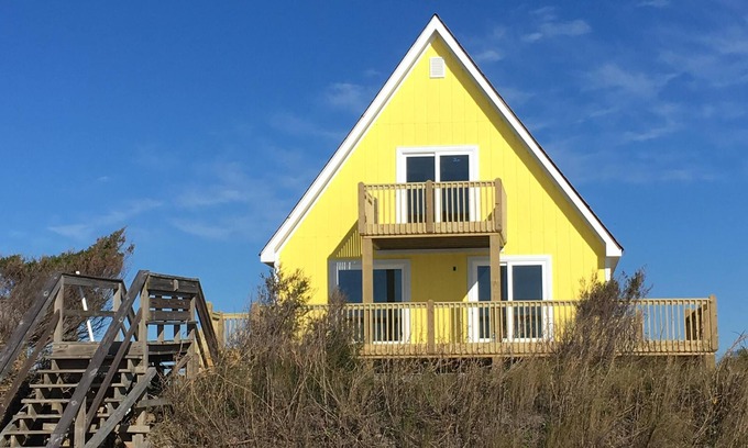 Holden Beach House | Oceanfront - Sunny inside and out!