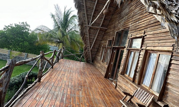 Aserradores House | Oceanfront Surf House w/Pool on One-Acre Gated Property